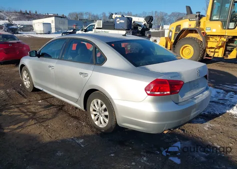 2013 Volkswagen Passat S z USA, uszkodzony, nr VIN 1VWAP7A3XDC130063